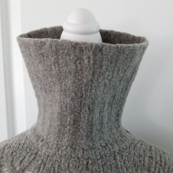 Anne Klein Heather Gray Cable Knit Sweater - Picture 3 of 15